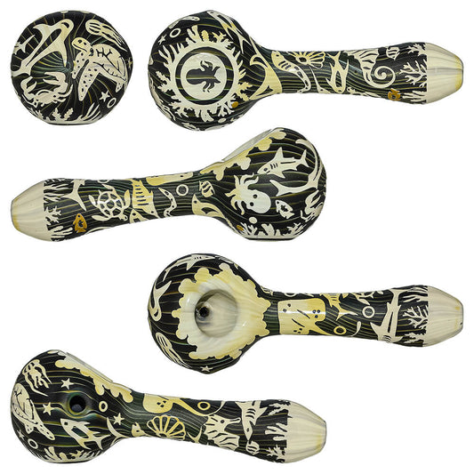 ARTISAN HAND PIPE COLLECTION- Premium borosilicate glass hand pipe from Calibear Glass. Ideal for dabbing, providing smooth hits and durability. Shop high-quality dab rigs, water pipes, bongs, erig glasses and glass smoking accessories at Calibear Glass. Elevate your smoking experience with a durable and stylish glass dab rig. Free shipping on all orders.