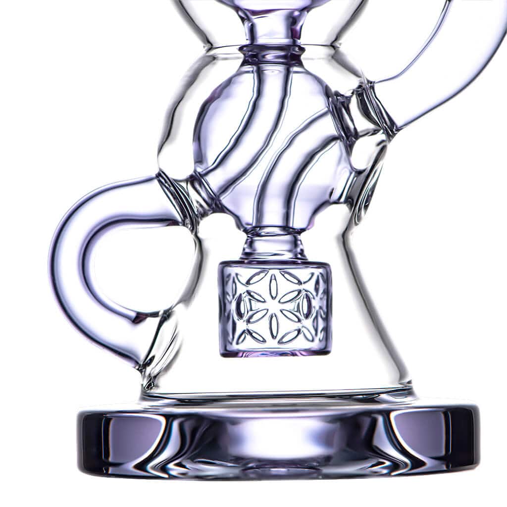 BTK- Premium borosilicate glass dab rig from Calibear Glass. Ideal for dabbing, providing smooth hits and durability. Shop high-quality dab rigs, water pipes, bongs, erig glasses and glass smoking accessories at Calibear Glass. Elevate your smoking experi