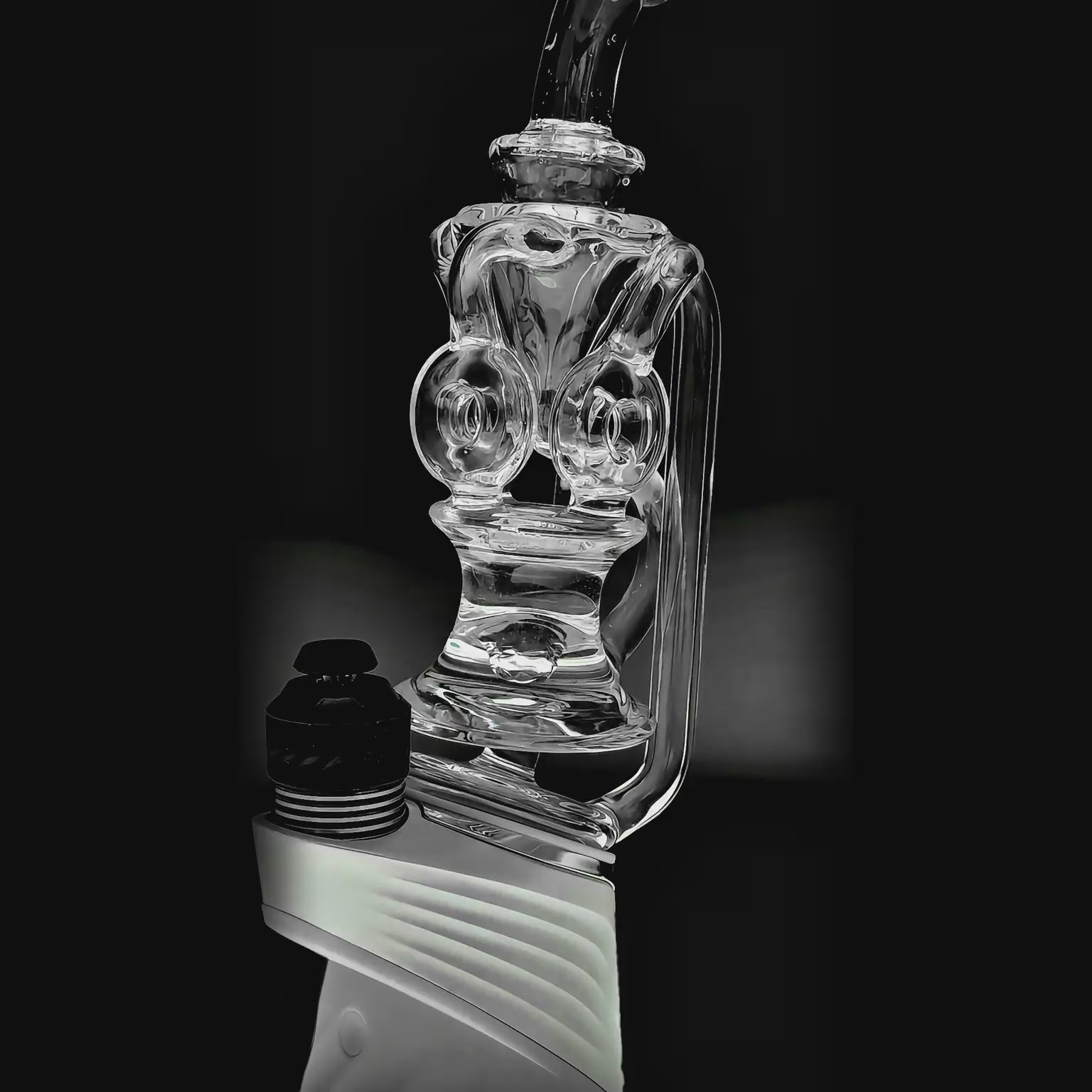 Calibear triple donut recycler glass attachment for Puffco Peak OG and Peak Pro function video. Calibear triple donut recycler glass attachment with colored recycler arms and advanced water filtration.