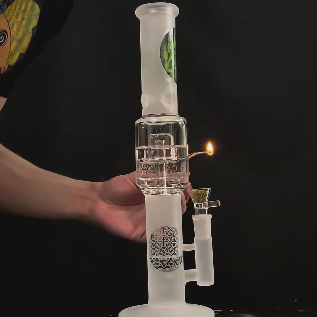 FLOWER KING- Premium borosilicate glass water pipe, bong from Calibear Glass. Ideal for dabbing, providing smooth hits and durability. Shop high-quality dab rigs, water pipes, bongs, erig glasses and glass smoking accessories at Calibear Glass. Elevate your smoking experience with a durable and stylish glass dab rig. Free shipping on all orders