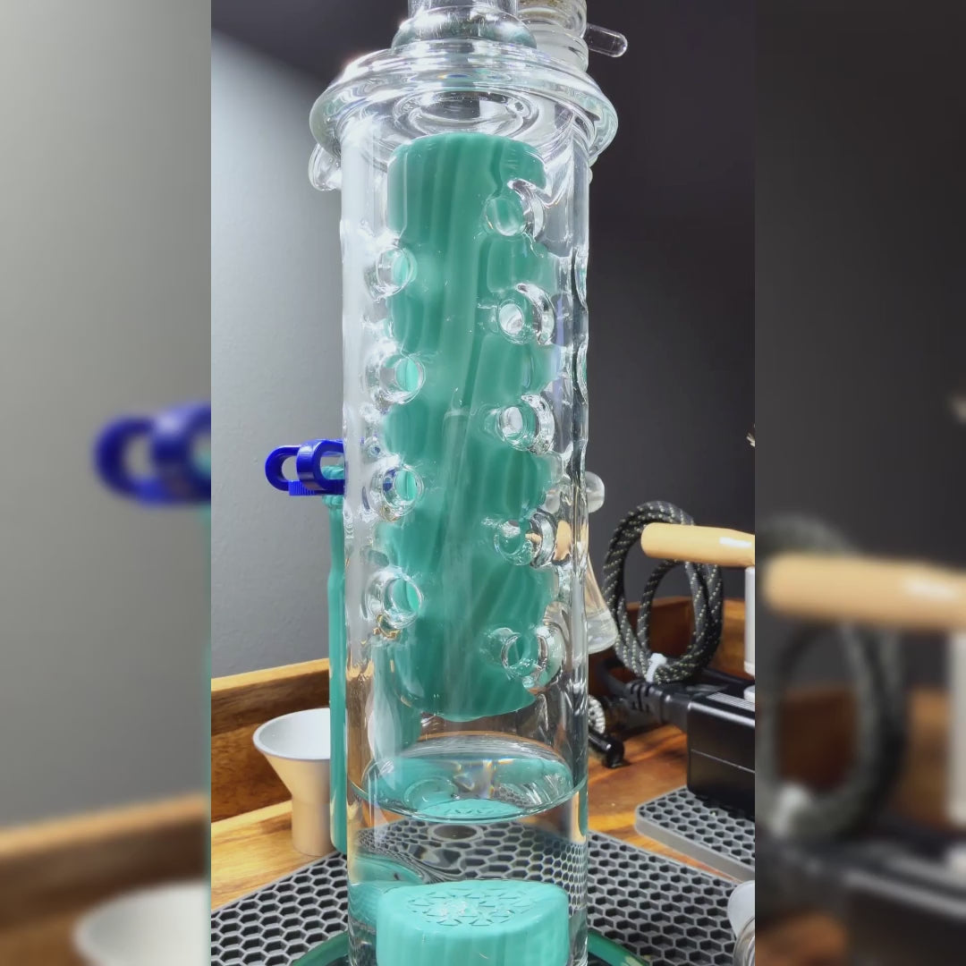 CALIBEAR FLOWER STRAIGHT FAB V2-Premium borosilicate glass water pipe, bong from Calibear Glass. Ideal for dabbing, providing smooth hits and durability. Shop high-quality dab rigs, water pipes, bongs, erig glasses and glass smoking accessories at Calibear Glass. Elevate your smoking experience with a durable and stylish glass dab rig. Free shipping on all orders