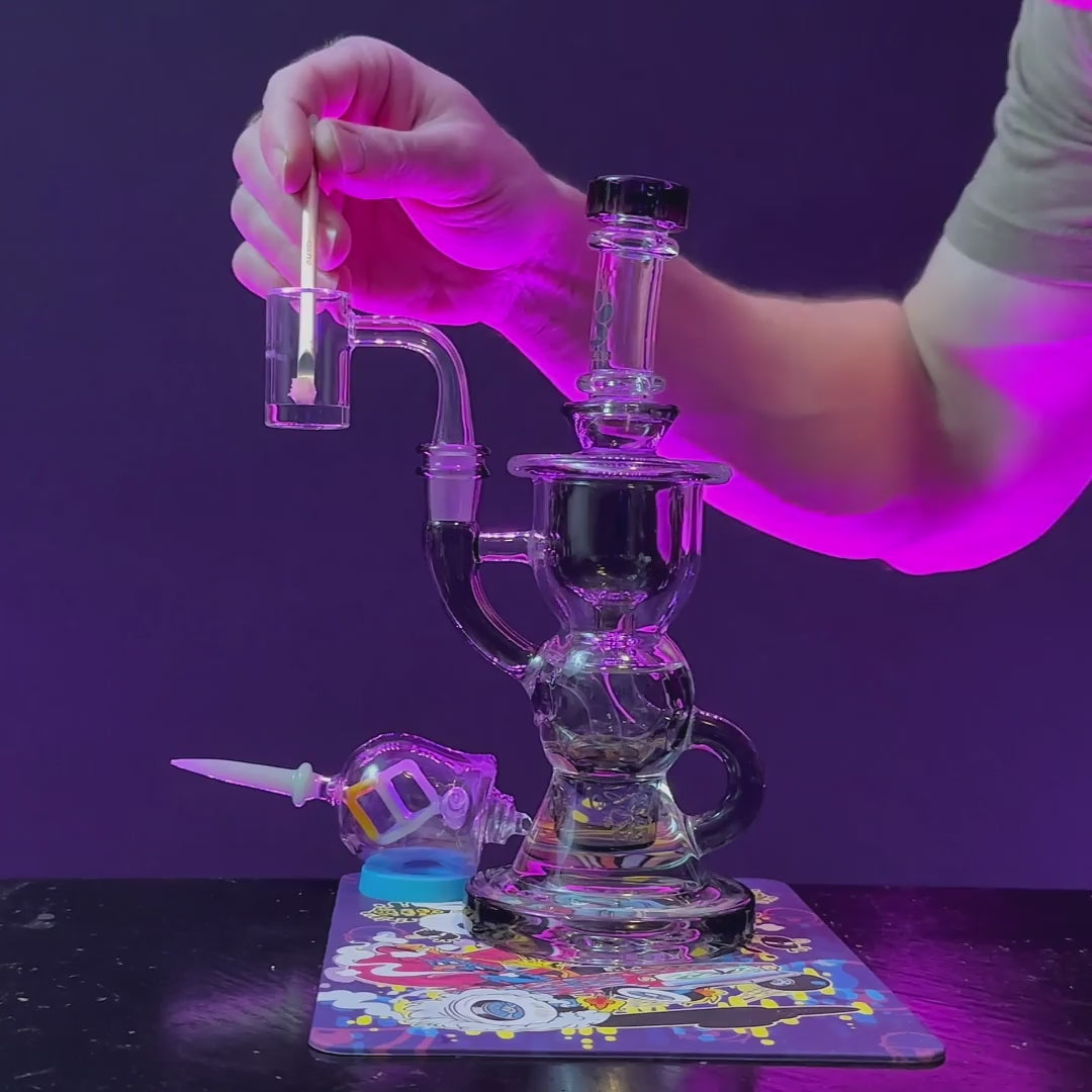 calibear BTK- Premium borosilicate glass dab rig from Calibear Glass. Ideal for dabbing, providing smooth hits and durability. Shop high-quality dab rigs, water pipes, bongs, erig glasses and glass smoking accessories at Calibear Glass. Elevate your smoking experience with a durable and stylish glass dab rig. Free shipping on all orders