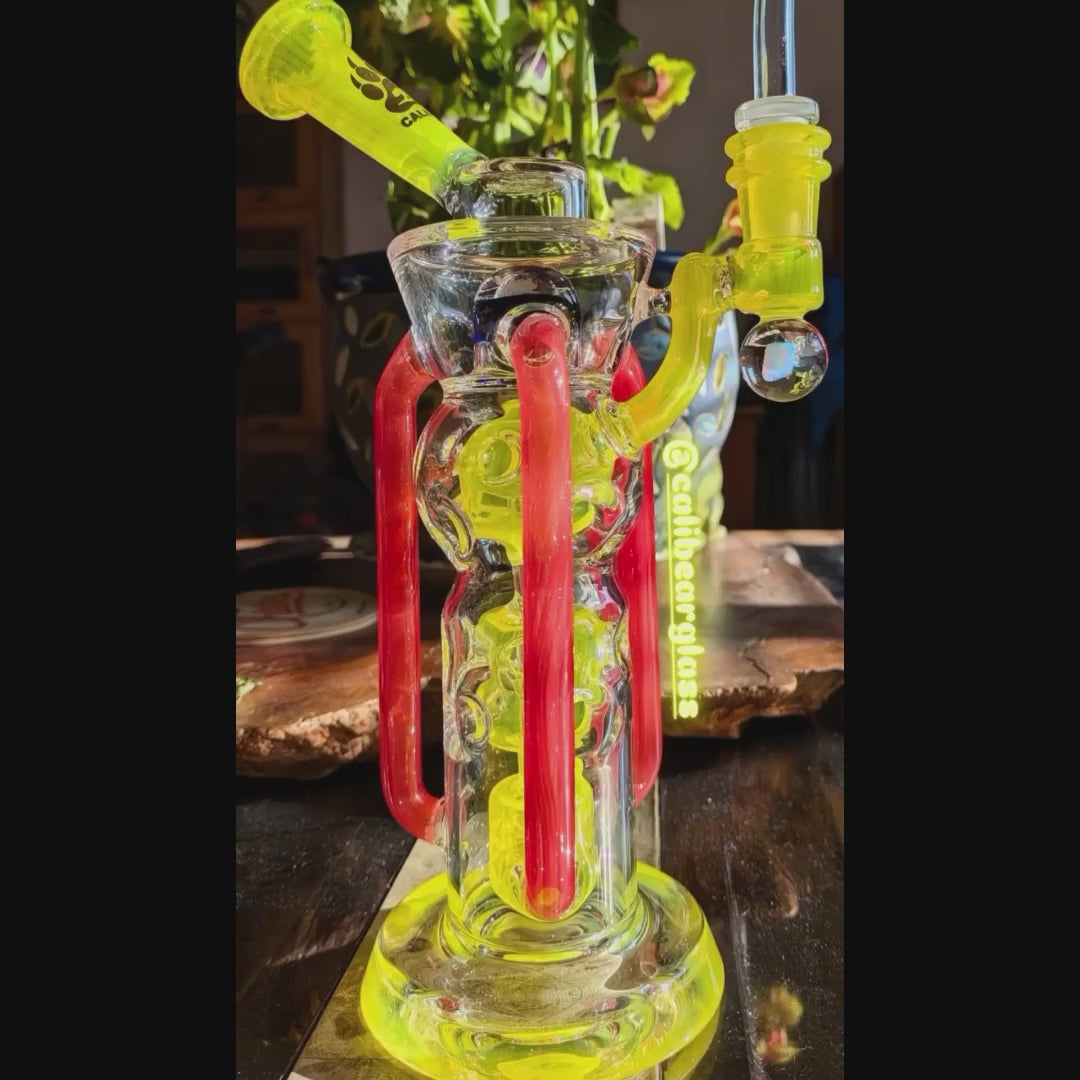 demonstration video of CALIBEAR COLORFLOW RECYCLER DAB RIG- Premium borosilicate glass dab rig from Calibear Glass. Ideal for dabbing, providing smooth hits and durability. Shop high-quality dab rigs, water pipes, bongs, erig glasses and glass smoking accessories at Calibear Glass. Elevate your smoking experience with a durable and stylish glass dab rig. Free shipping on all orders.