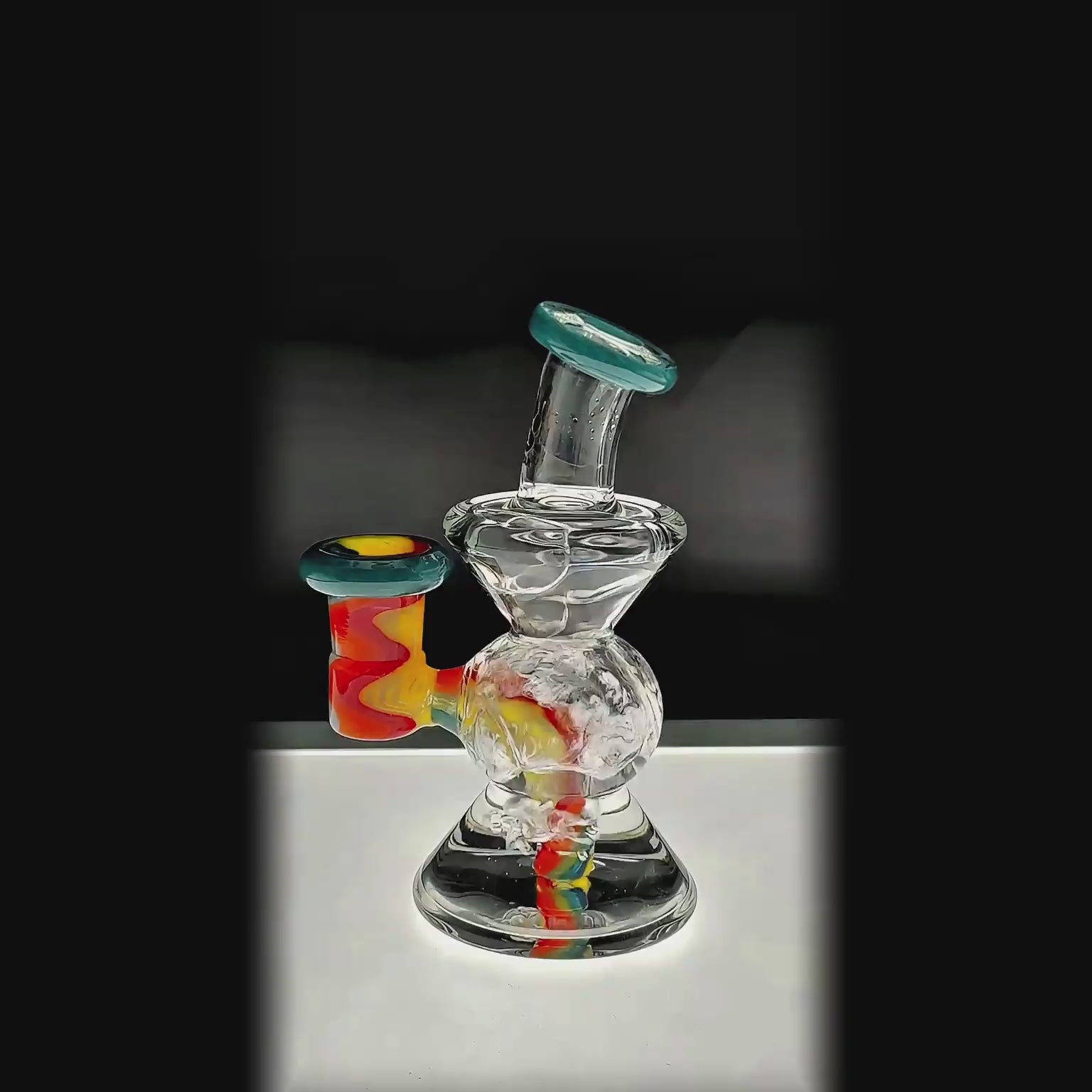 CALIBEAR WIGWAG HOURGLASS RIG - Premium borosilicate glass dab rig from Calibear Glass. Ideal for dabbing, providing smooth hits and durability. Shop high-quality dab rigs, water pipes, bongs, erig glasses and glass smoking accessories at Calibear Glass. Elevate your smoking experience with a durable and stylish glass dab rig. Free shipping on all orders.