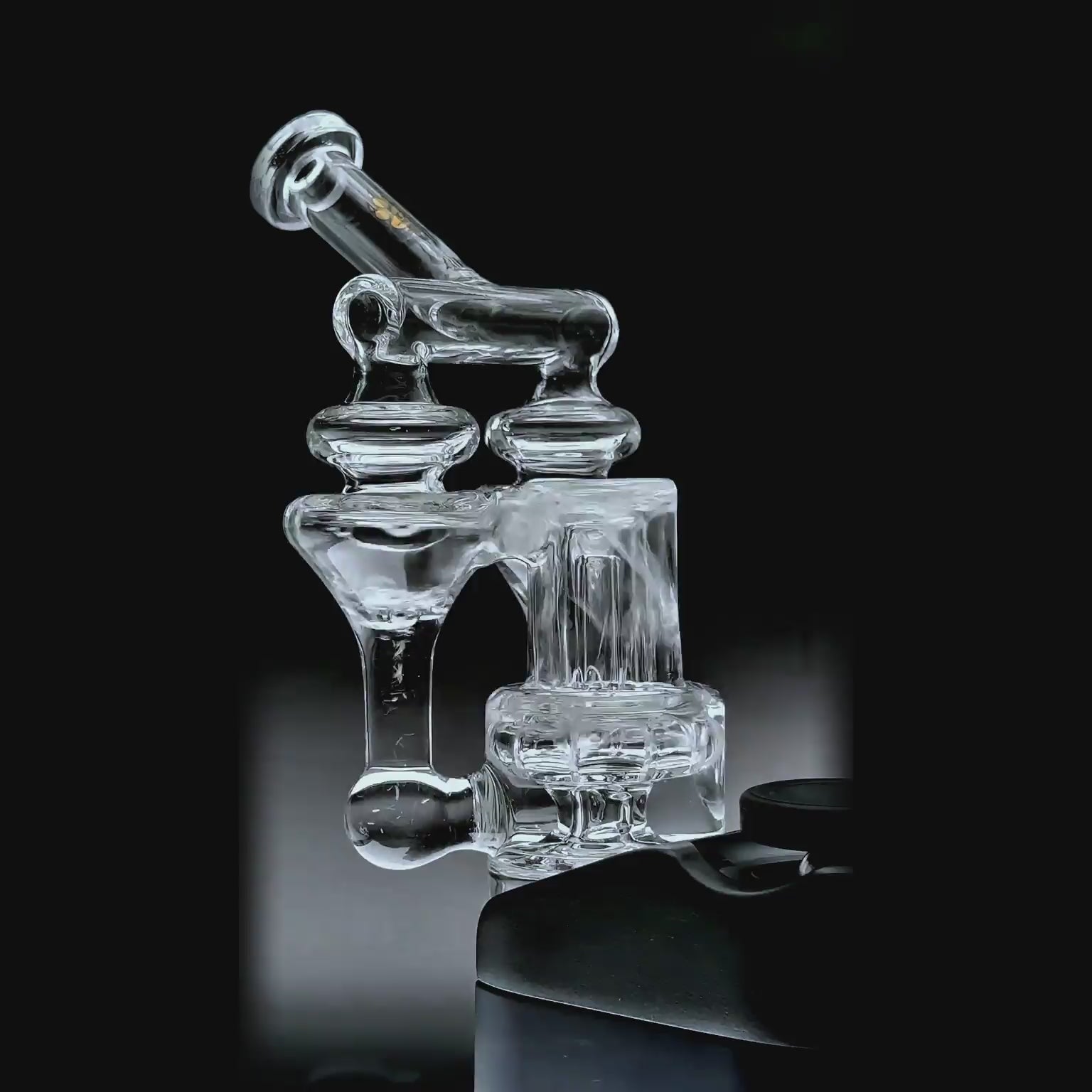 Calibear DUO RBR Recycler Glass Attachment (Clear) video showing the dual recycler chambers, internal water circulation pathways and installed fit on Dr. Dabber Switch Go
