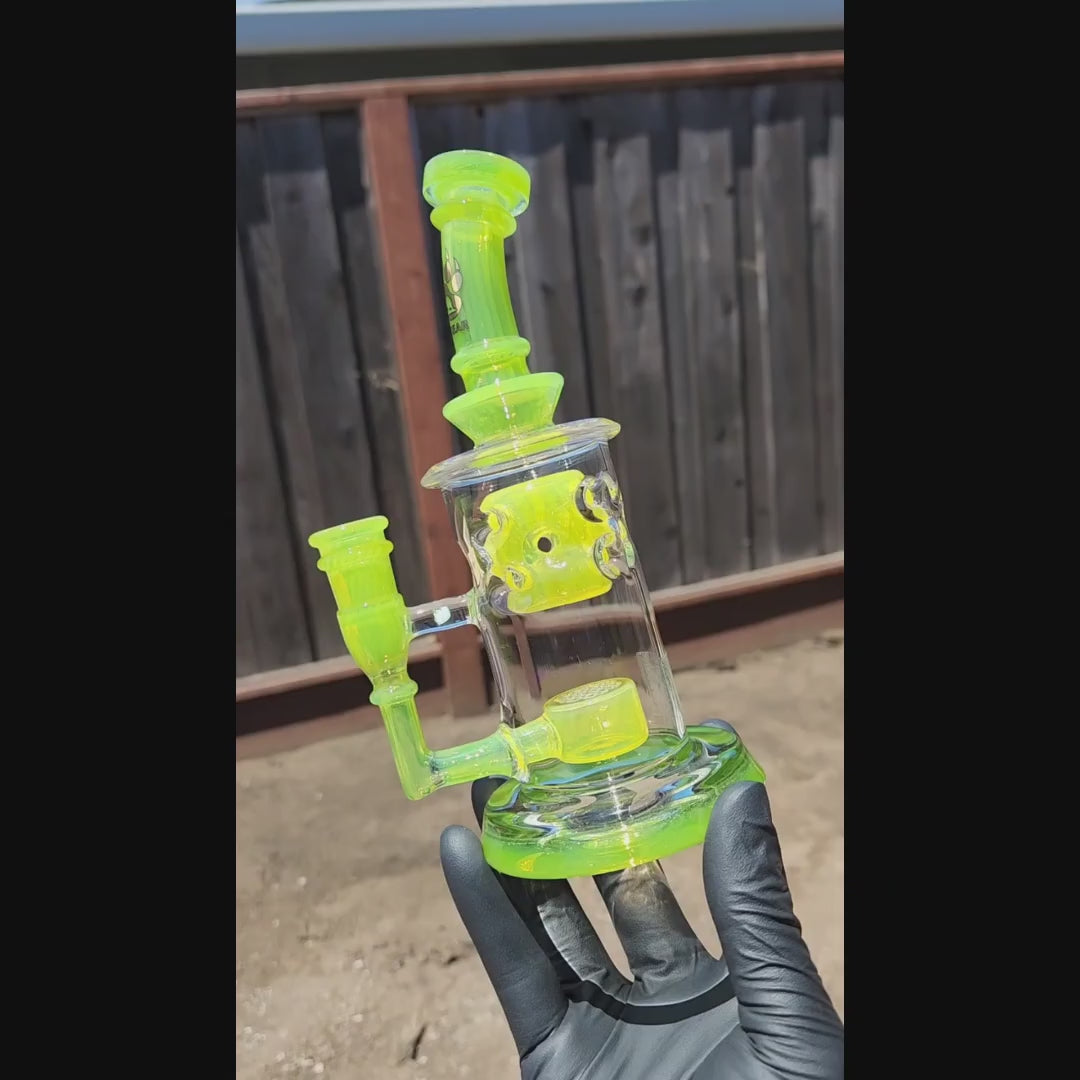 function video of Calibear Kickback Straight Fab V2 Handcrafted Borosilicate Glass Main product view showing precision borosilicate glass craftsmanship