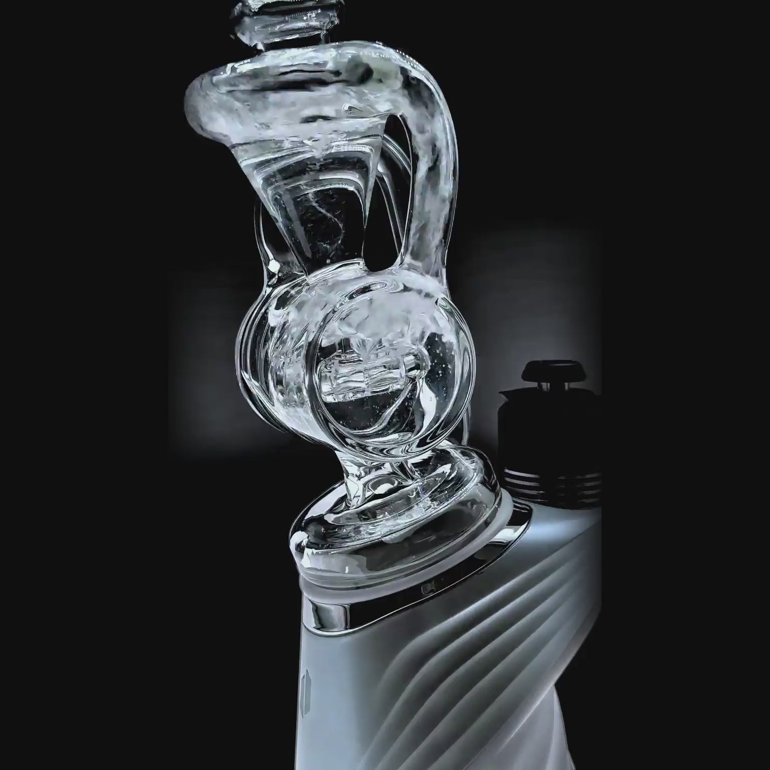 function video of Calibear Donut Loop Recycler Glass Attachment for Puffco Peak OG and Pro