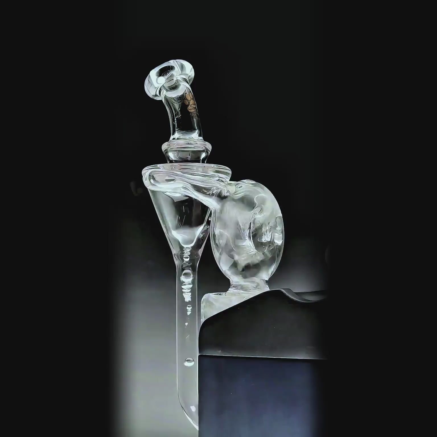Function video of Calibear Donut Recycler Glass Attachment for Dr. Dabber Switch Go handcrafted borosilicate recycler glass replacement