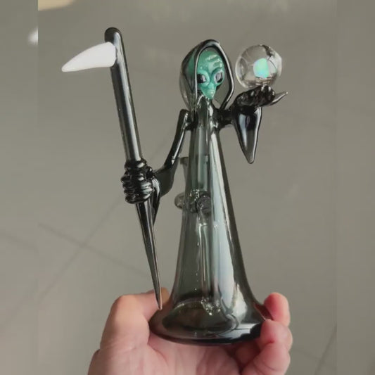 CALIBEAR REAPER RIG WITH REMOVABLE SCYTHE DABBER-Premium borosilicate glass dab rig from Calibear Glass. Ideal for dabbing, providing smooth hits and durability. Shop high-quality dab rigs, water pipes, bongs, erig glasses and glass smoking accessories at Calibear Glass. Elevate your smoking experience with a durable and stylish glass dab rig. Free shipping on all orders